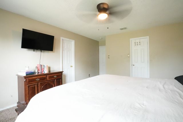 6525 Willow Oak Court, Fort Worth, TX 76112