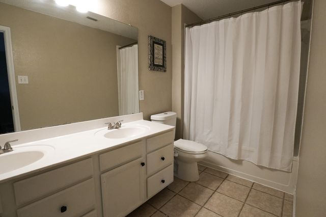 6525 Willow Oak Court, Fort Worth, TX 76112