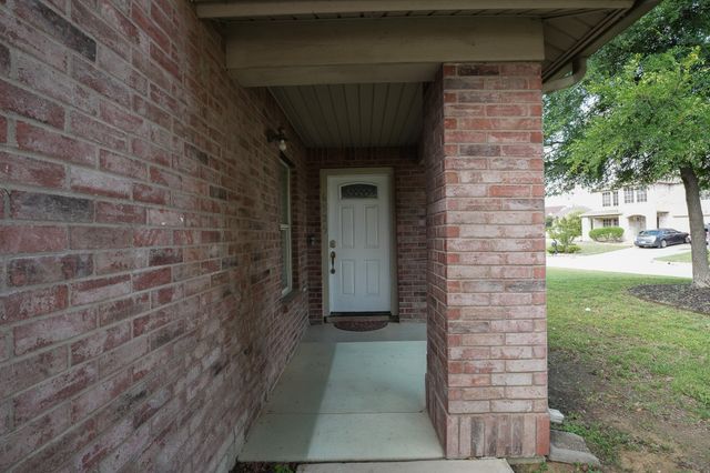 6525 Willow Oak Court, Fort Worth, TX 76112