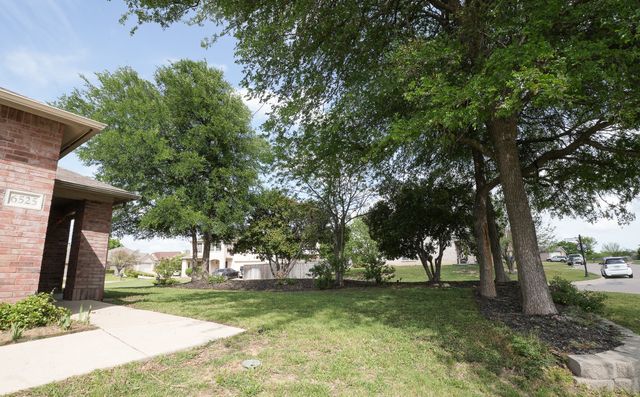 6525 Willow Oak Court, Fort Worth, TX 76112