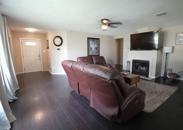 6525 Willow Oak Court, Fort Worth, TX 76112