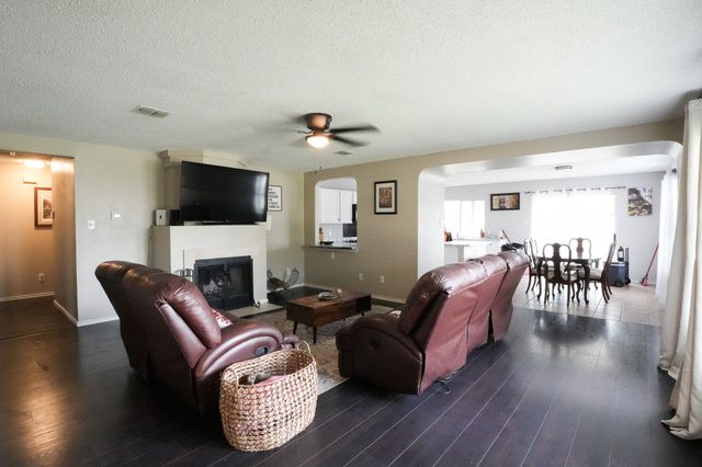 6525 Willow Oak Court, Fort Worth, TX 76112