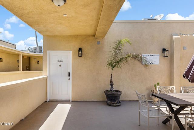 5703 Laurel Canyon Boulevard 306, Los Angeles, CA 91607