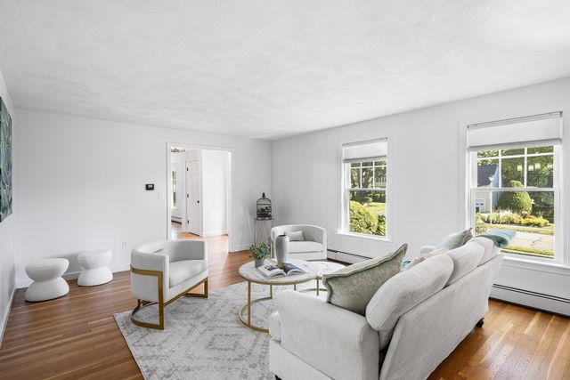 8 Lantern Ln, Shrewsbury, MA 01545