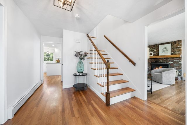 8 Lantern Ln, Shrewsbury, MA 01545