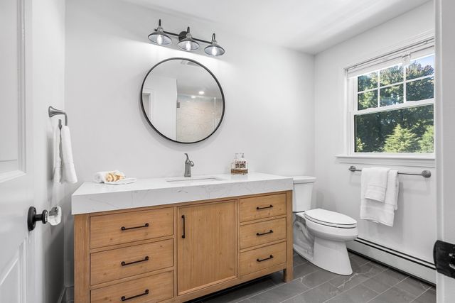 8 Lantern Ln, Shrewsbury, MA 01545