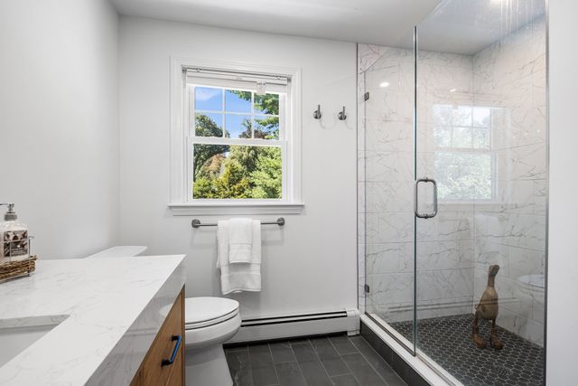8 Lantern Ln, Shrewsbury, MA 01545