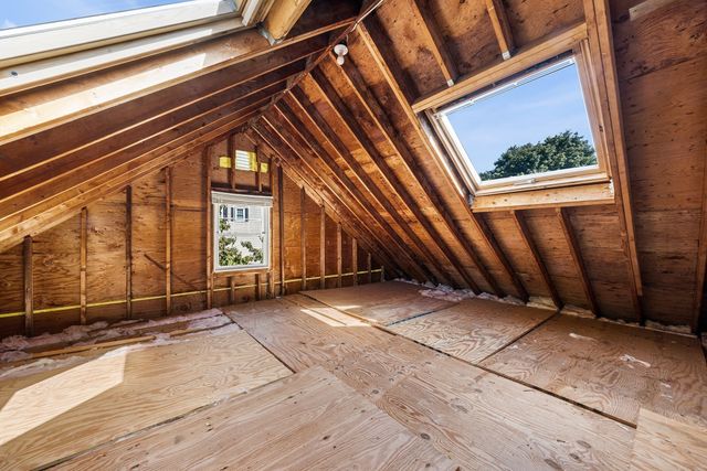 8 Lantern Ln, Shrewsbury, MA 01545