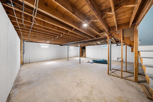 8 Lantern Ln, Shrewsbury, MA 01545