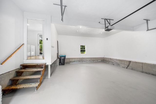 8 Lantern Ln, Shrewsbury, MA 01545