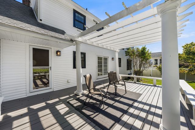 8 Lantern Ln, Shrewsbury, MA 01545