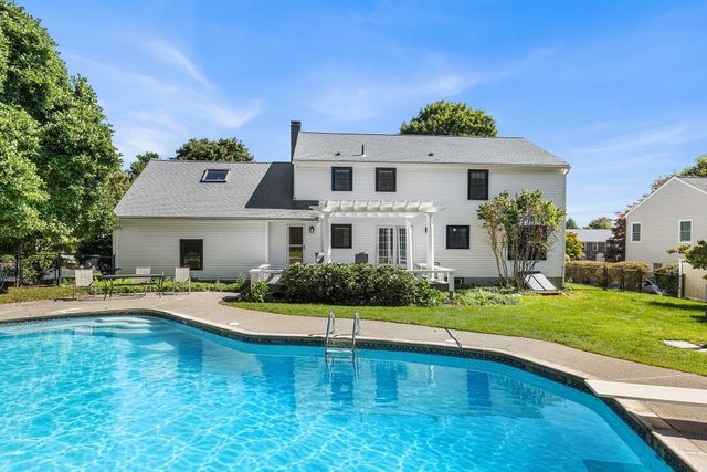 8 Lantern Ln, Shrewsbury, MA 01545
