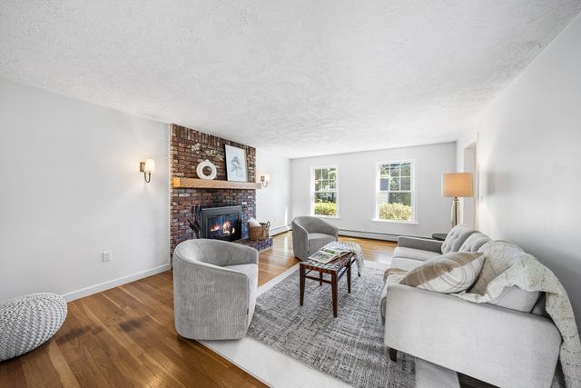 8 Lantern Ln, Shrewsbury, MA 01545