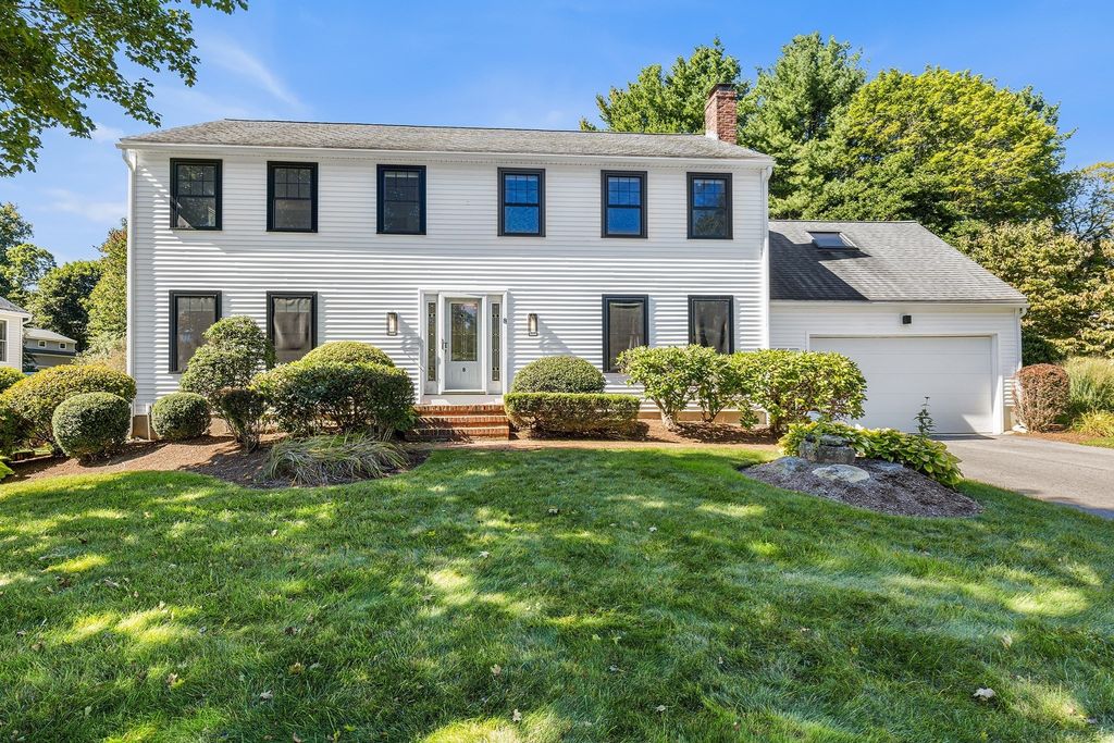 8 Lantern Ln, Shrewsbury, MA 01545