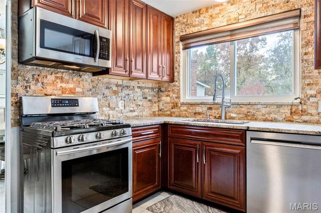 1730 Woodmore Oaks Drive, Manchester, MO 63021