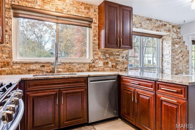 1730 Woodmore Oaks Drive, Manchester, MO 63021