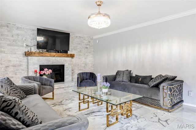 1730 Woodmore Oaks Drive, Manchester, MO 63021