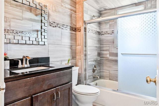 1730 Woodmore Oaks Drive, Manchester, MO 63021