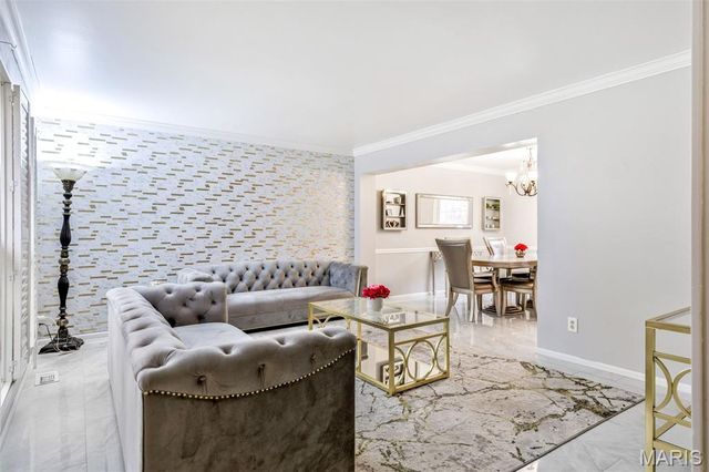 1730 Woodmore Oaks Drive, Manchester, MO 63021