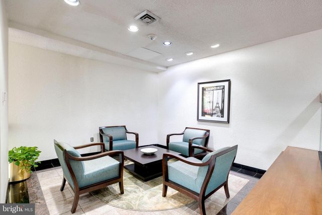 203 Yoakum Pkwy Apt 1520, Alexandria, VA 22304