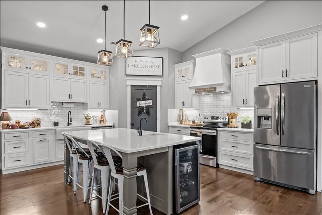 1016 Pointe of View Ln, Stewart, TN 37175