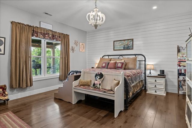 1016 Pointe of View Ln, Stewart, TN 37175