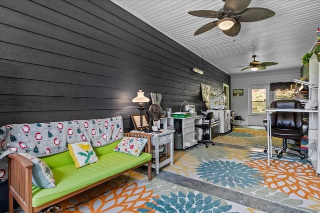 1016 Pointe of View Ln, Stewart, TN 37175