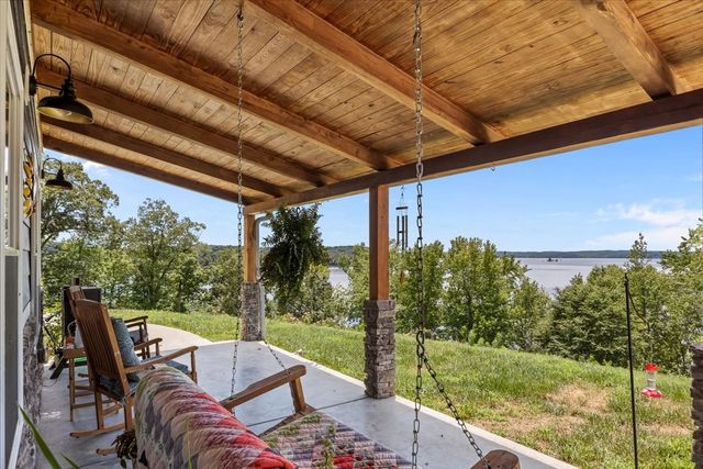 1016 Pointe of View Ln, Stewart, TN 37175