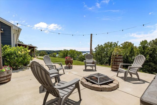 1016 Pointe of View Ln, Stewart, TN 37175
