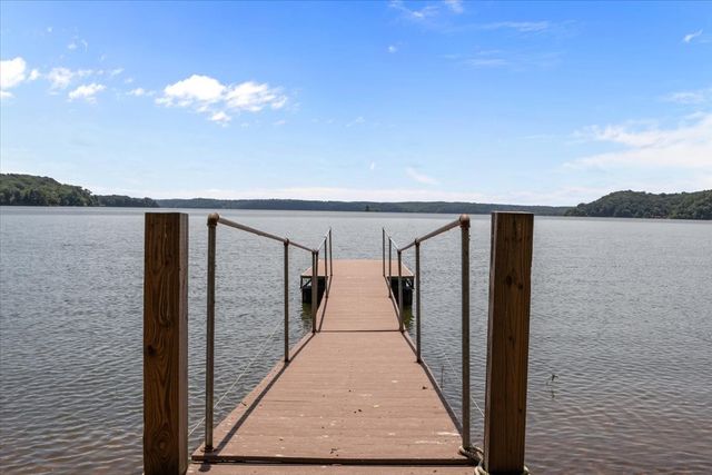 1016 Pointe of View Ln, Stewart, TN 37175