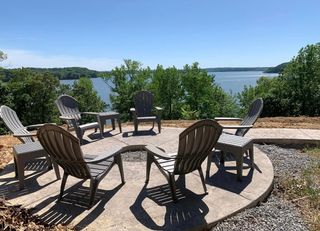 1016 Pointe of View Ln, Stewart, TN 37175