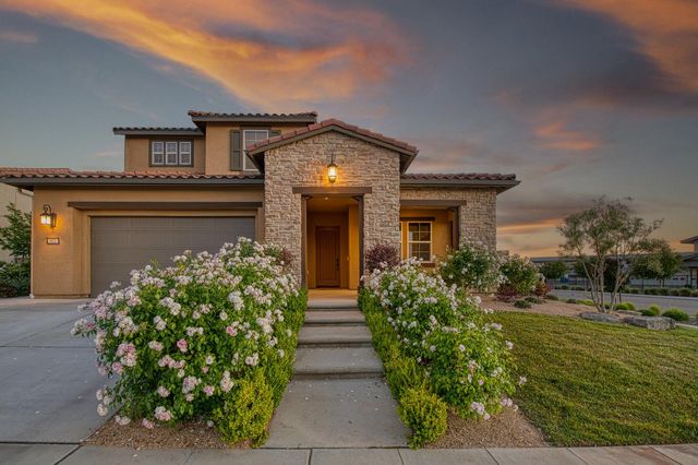 912 Vineyard Court, Madera, CA 93636