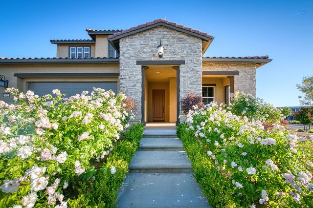 912 Vineyard Court, Madera, CA 93636