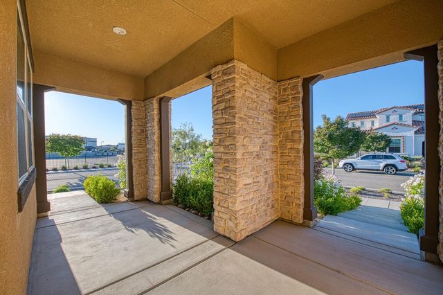 912 Vineyard Court, Madera, CA 93636