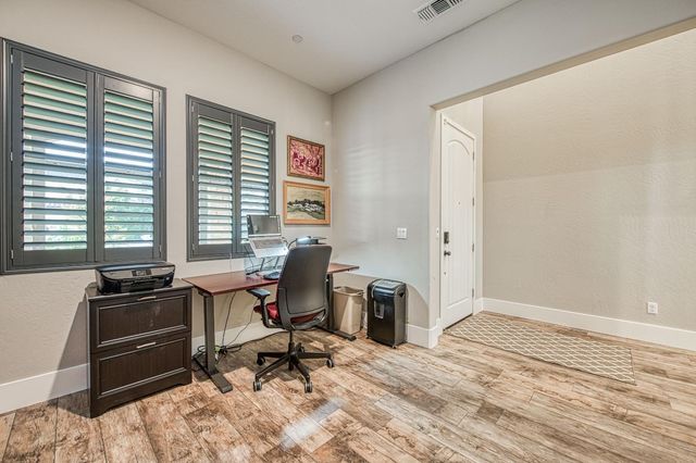 912 Vineyard Court, Madera, CA 93636