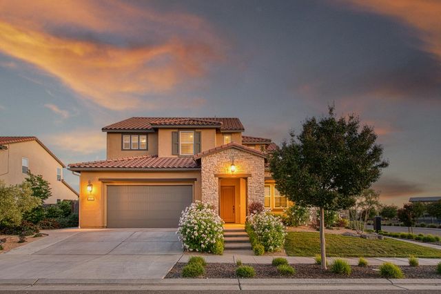 912 Vineyard Court, Madera, CA 93636