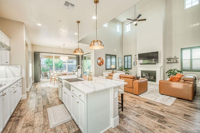 912 Vineyard Court, Madera, CA 93636