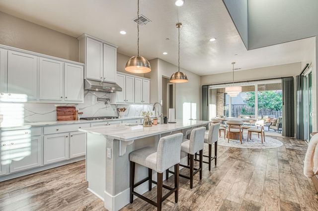 912 Vineyard Court, Madera, CA 93636