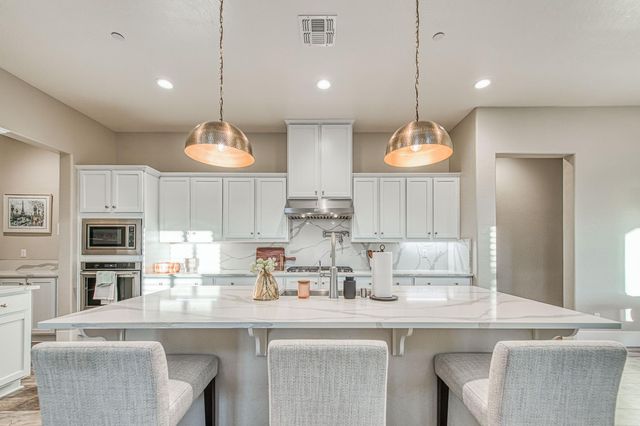 912 Vineyard Court, Madera, CA 93636