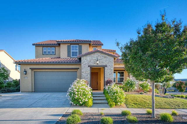 912 Vineyard Court, Madera, CA 93636