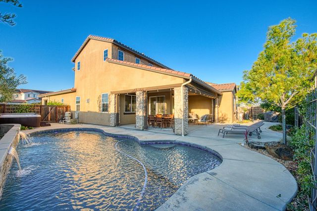 912 Vineyard Court, Madera, CA 93636