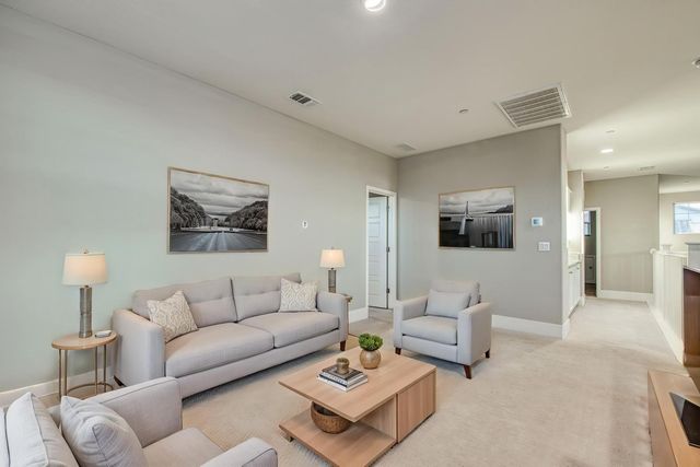 912 Vineyard Court, Madera, CA 93636