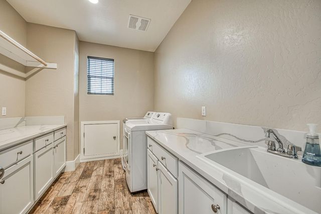 912 Vineyard Court, Madera, CA 93636