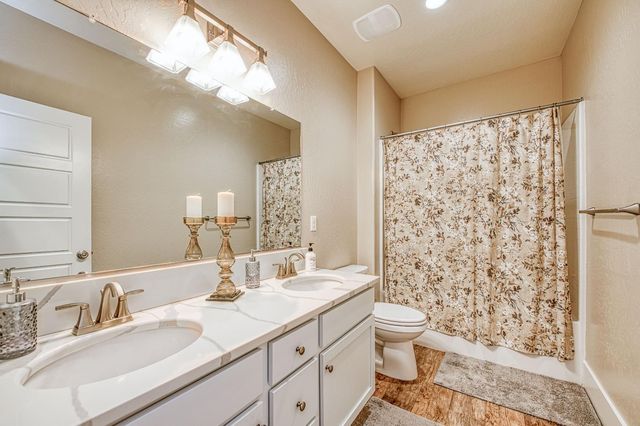 912 Vineyard Court, Madera, CA 93636