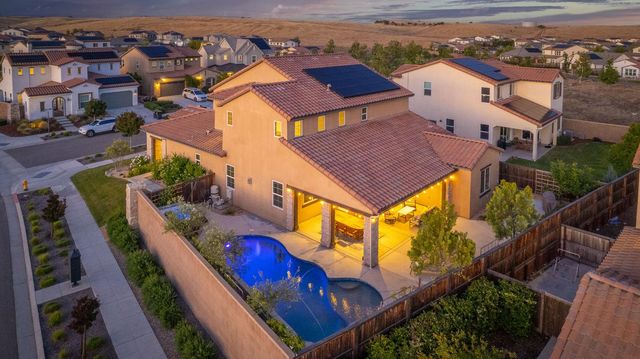 912 Vineyard Court, Madera, CA 93636