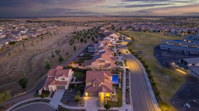 912 Vineyard Court, Madera, CA 93636