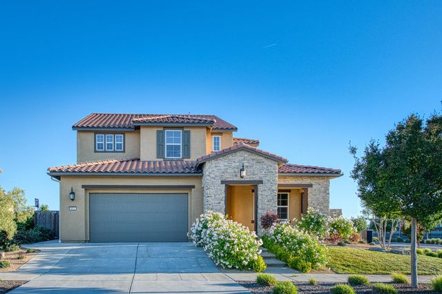 912 Vineyard Court, Madera, CA 93636