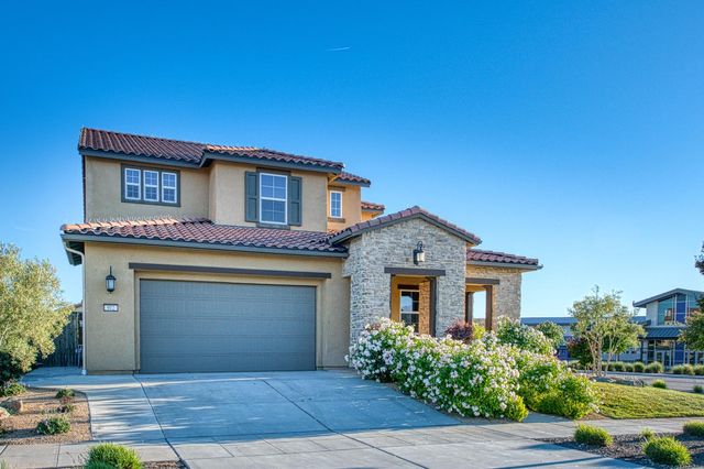912 Vineyard Court, Madera, CA 93636