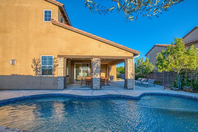 912 Vineyard Court, Madera, CA 93636