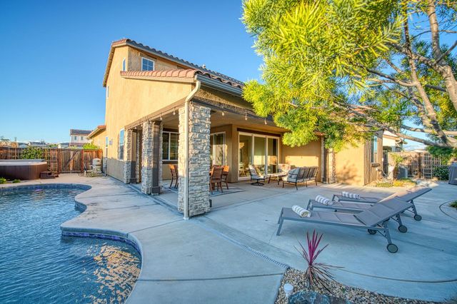 912 Vineyard Court, Madera, CA 93636